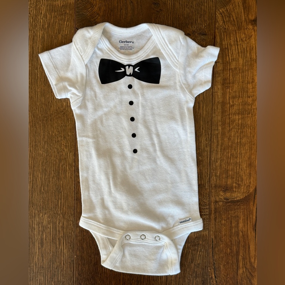 ✨4/$15✨ Bow Tie Baby Onesie Gerber Size 3-6 Months